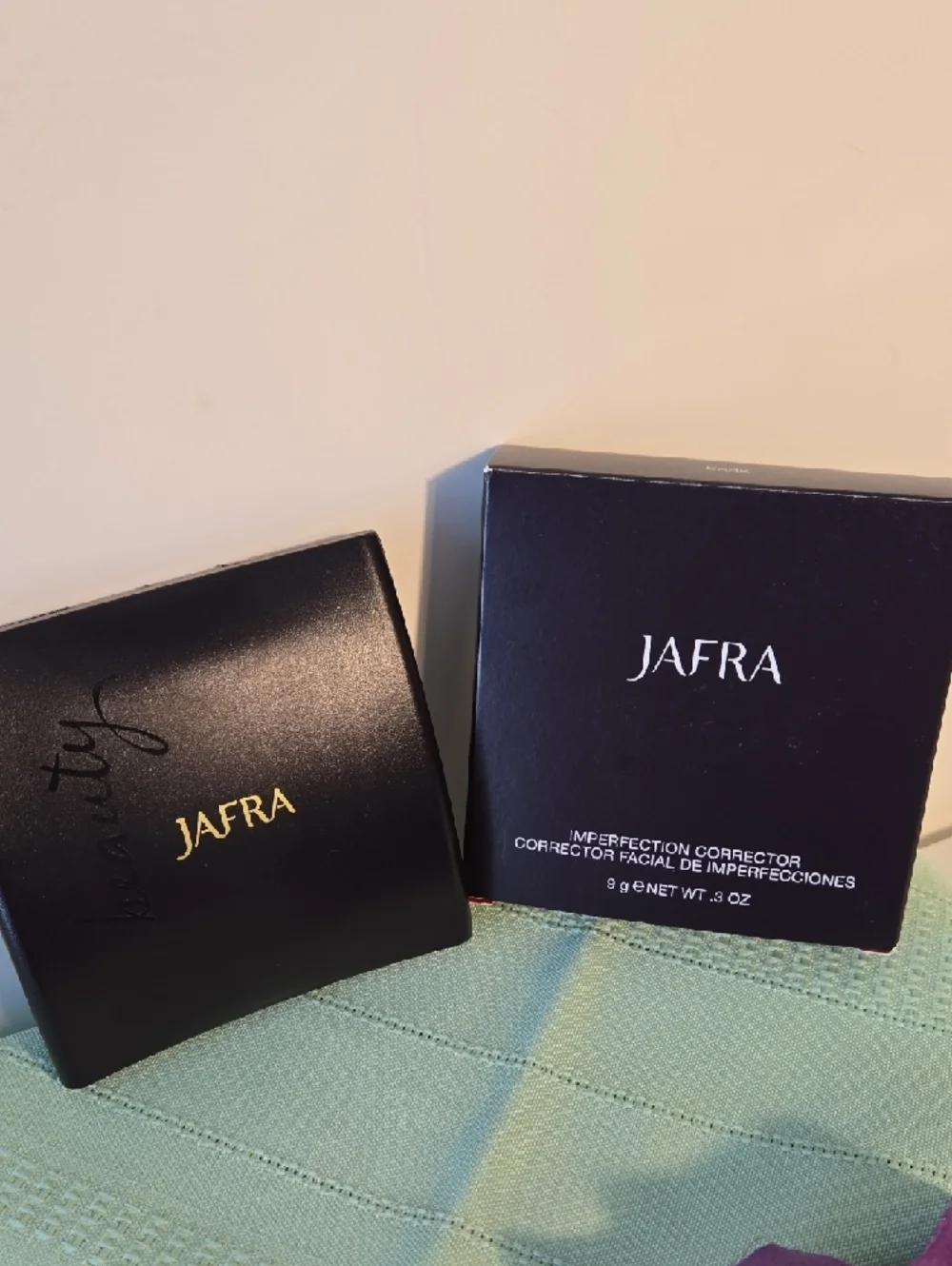 JAFRA Triple Imperfection Concealer Palette — Beige, Tan & Orange